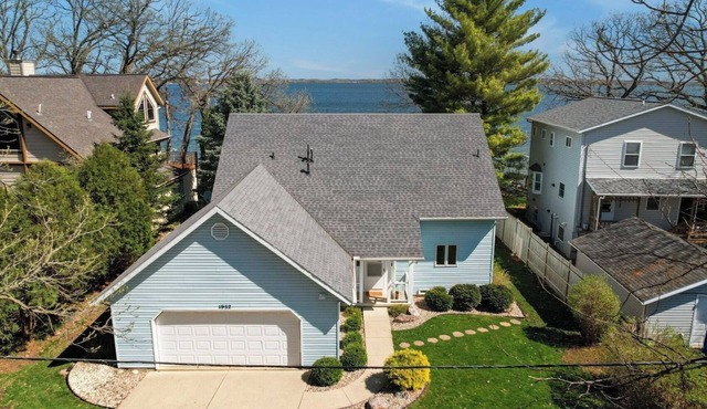 Waterfront 3-Bedroom Home with Modern Amenities