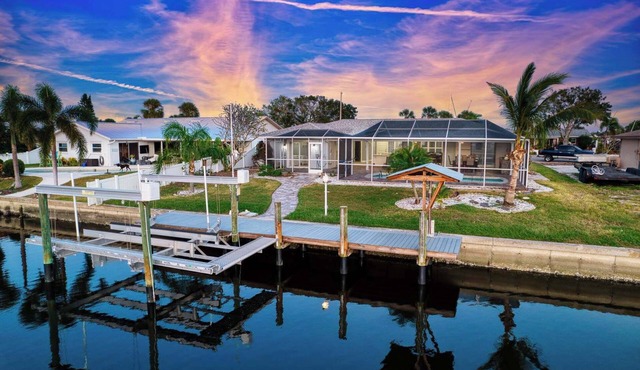 Waterfront 3 Br~Newly Renovated~Pool~Dog Friendly