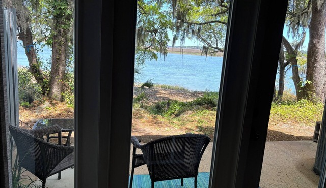 Waterfront – 3 Min to Parris Island Sleeps 6 Stunning Views