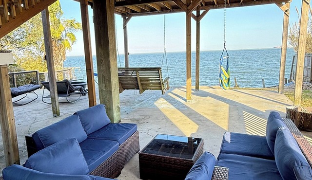 Waterfront 3BR 2BA Home near Kemah, Galveston, NASA, NRG, FIFA World Cup, Rodeo