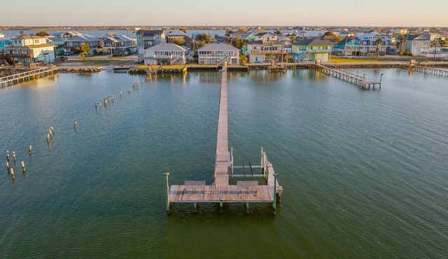 Waterfront 3BR/3BA on Copano Bay w/Private Fishing Pier
