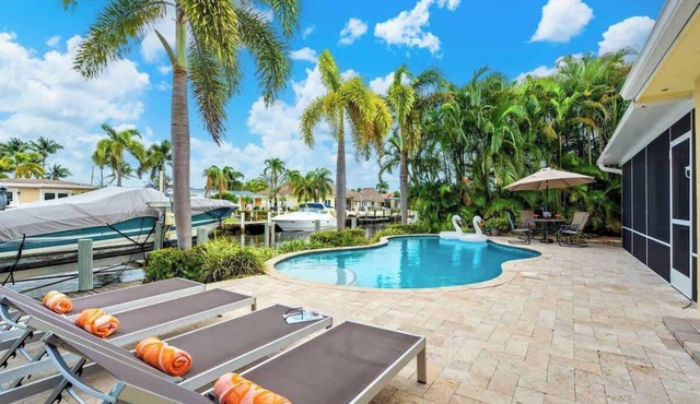 Waterfront 3BR Home w/Heated Pool & Kayaks