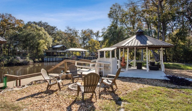 Waterfront 3BR Home w/Private Boat Ramp & Firepit