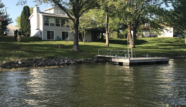Waterfront 3BR + Loft w/Dock on Lake of Egypt