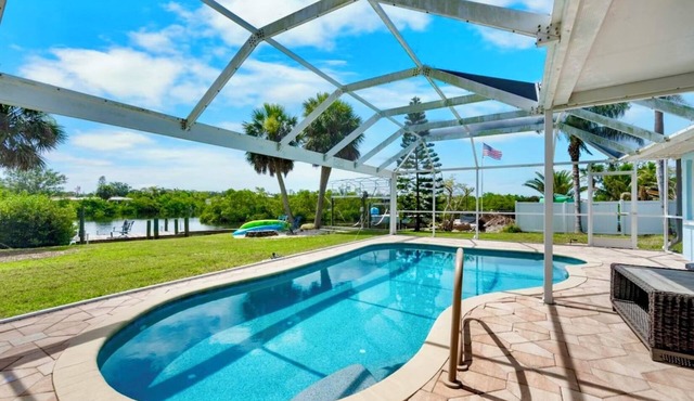 Waterfront 3BR – Pool, Dock, Kayaks & Beach