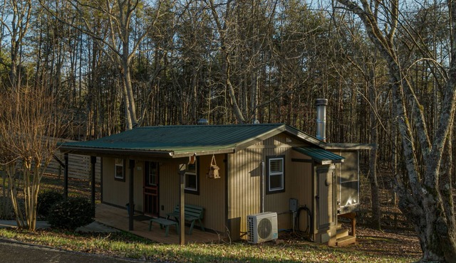 Waterfront 3rd night FREE with 2 night stay in August-near Wineries & Helen