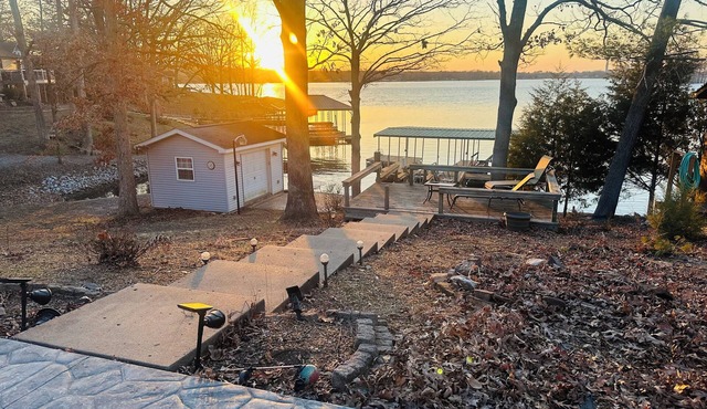 Waterfront 4-Bedroom Pet Friendly Lake House w/dock for boat, fishing, swimming