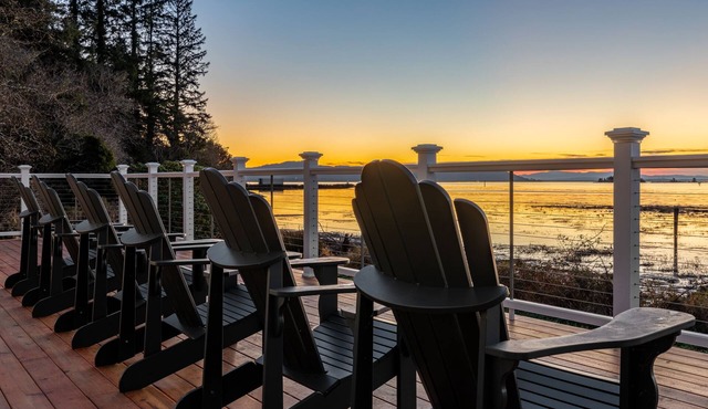 Waterfront 4 Bedroom 4 Bath Home & 1 Bedroom Cottage w/Sauna, Pier & Soaking Tub