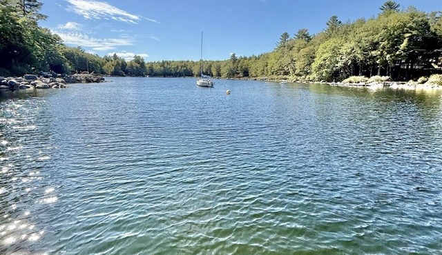 Waterfront 4 bedroom and 3 bath home on the Raymond Cape