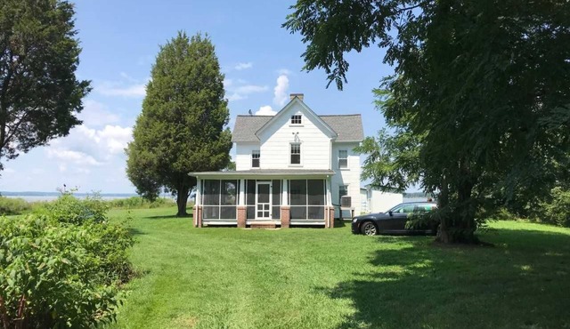 Waterfront 4 bedroom historic home on Rappahanock River with Dock