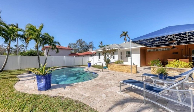Waterfront 4 BR - Heated Pool15 min to IMG/AMI