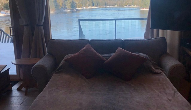 Waterfront 4 Season Cottage/ Madawaska Rvr /Griffith ON/Sleeps 9/2 Bath