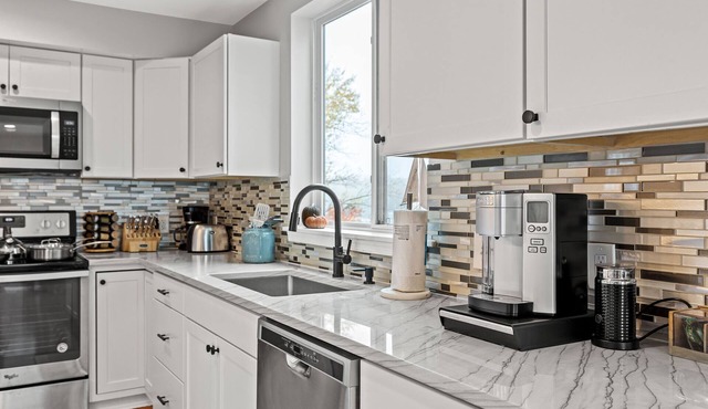 WATERFRONT| 4BR| 1st Floor Master|Family Ready|BWI