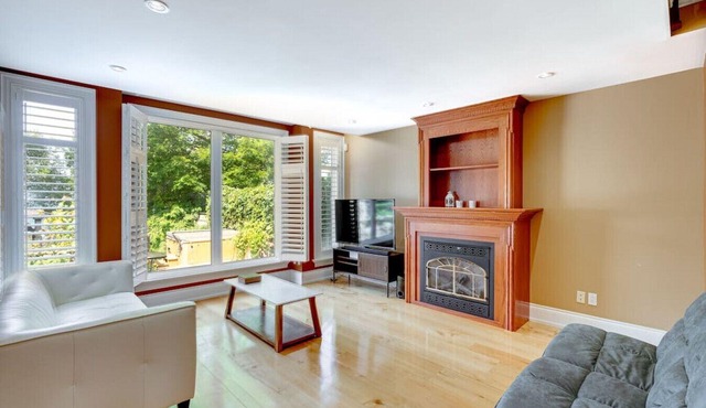 Waterfront 4BR Cottage: *Boat Deck & BBQ*