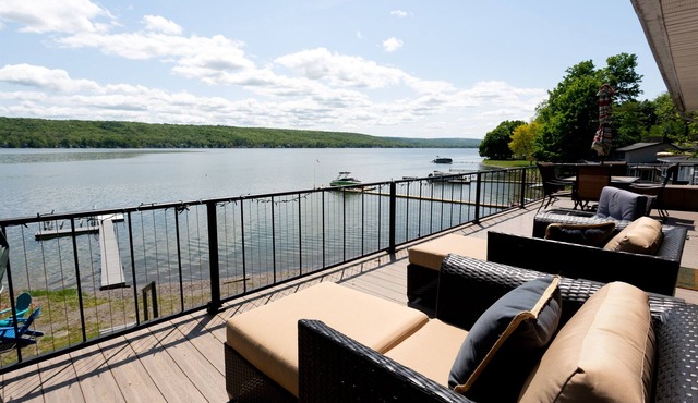 Waterfront-5 Bedrm-Guest House