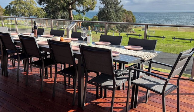 Waterfront 5 Bedroom Spacious Home