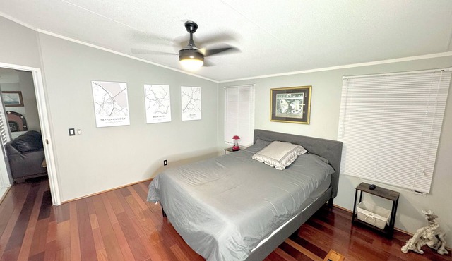 Waterfront 5-bedroom house with private dock, hot tub, & handicap accessibility