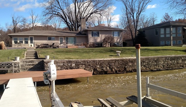 Waterfront 5 Bedroom Lakehouse with Private Dock on Indian Lake