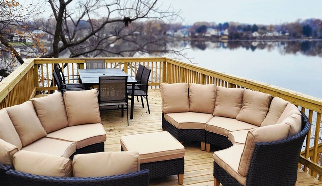 Waterfront 5 bedroom Villa with Hot Tub, Theater/Gameroom & Firepit.