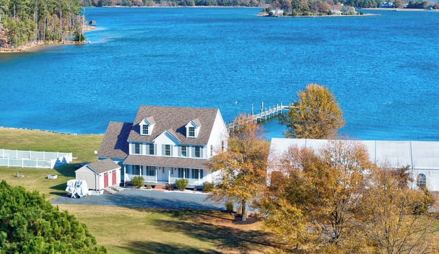 Waterfront 5BR/3.5BA with private pool, dock, fire pit, kayaks, beach Sleeps 14