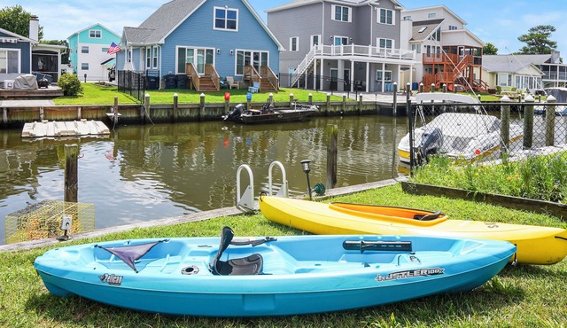 Waterfront 5BR Dock BYO Boat Sleeps 16 2 Living Rooms 2 Miles to Beach