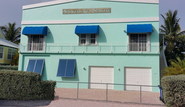 Waterfront 6 Bed 3 1/2 Bath with Private Pool and Rooftop Hot Tub