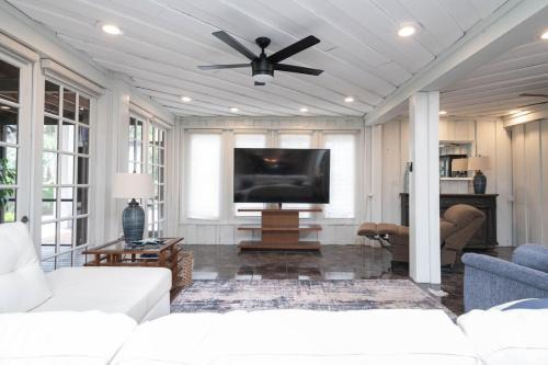 Waterfront 6BR Oasis, Pool, Gym, Huge Dock