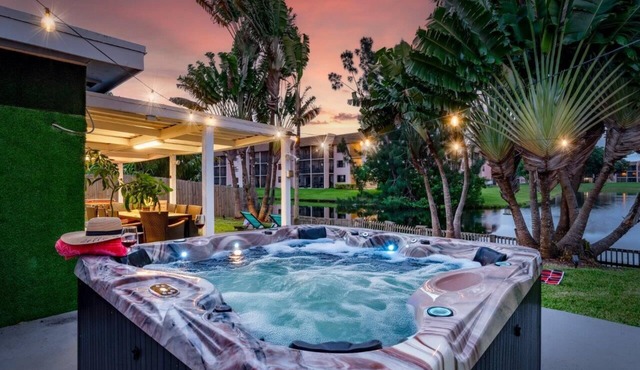Waterfront, 7s Hot Tub, 5 Min to Sawgrass Mall - Biggest Outlet Mall in US