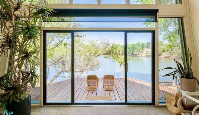 Waterfront A-Frame w/Mtn View, Pool, <15min to Old Town, Jerome, Vineyards