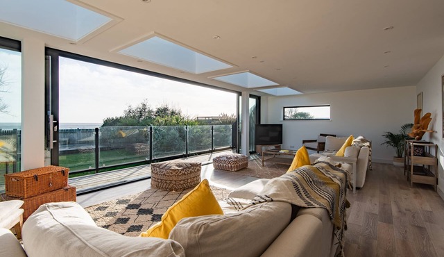 Waterfront - a large detached beach house by Bloom Stays that sleeps 8 guests in 4 bedrooms