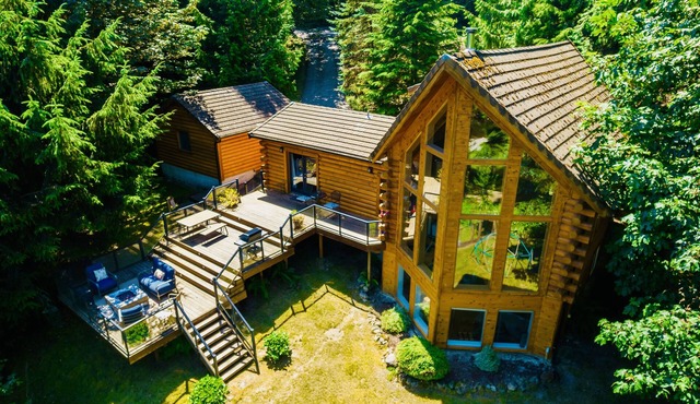 ❤Waterfront Acre | 180° Views | Custom Log Home | By Vacationloghome