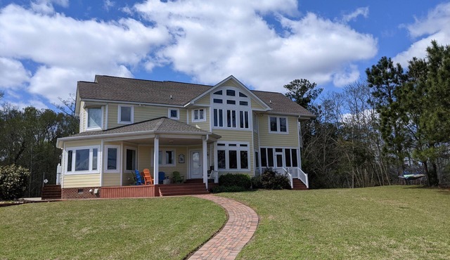 Waterfront! Across from Links @ Albemarle. Great for golfers, families & more!