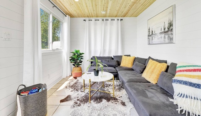 Waterfront all season 3 bdrm Lake House