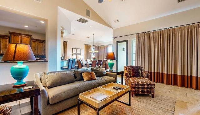 Waterfront All-Suite w/Private Balcony – On-Site Dining, Spa & Marina