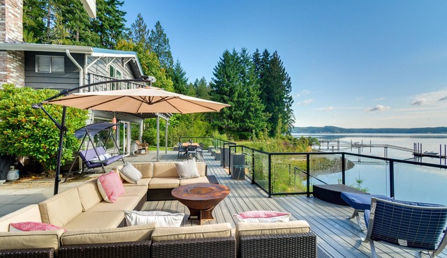 Waterfront Allyn Retreat w/Guest House & Beach!