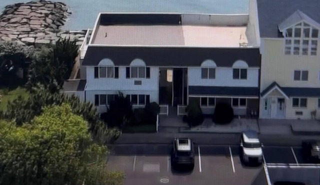 Waterfront! Amazing Panoramic Ocean Views! Cozy Condo Cottage!