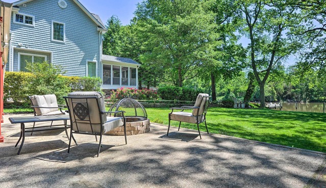 Waterfront Annapolis Home: Fire Pit & Fishing Pier