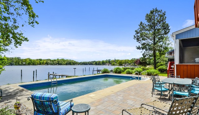Waterfront Annapolis w/swimming pool & pier - A Perfect place to Unwind