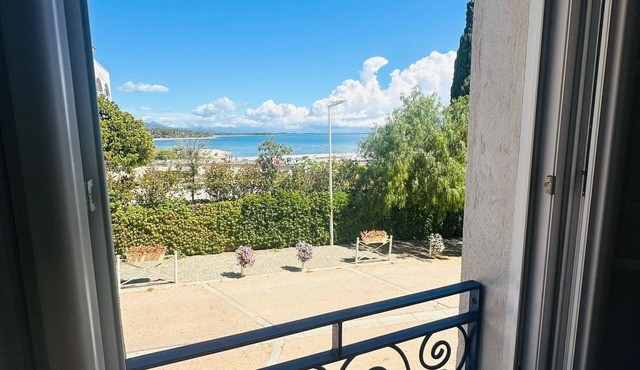 Waterfront apartment