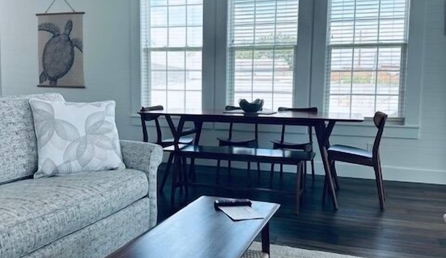 Waterfront apartment with lovely views in walkable location