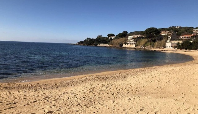 WATERFRONT APARTMENT IN SOUTH CORSICA (1 MINUTE WALK FROM THE BEACH)