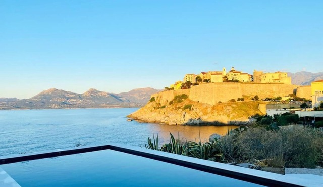 Waterfront apartment, prestige villa, sea access