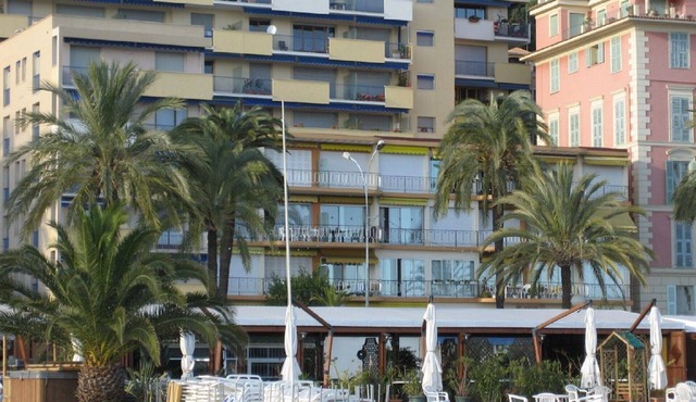 Waterfront Apartment with Sea View, AC & 5 min walk to Historic Center