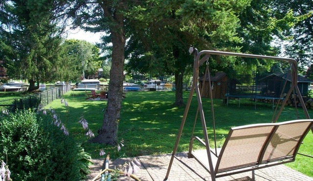 Waterfront B&B: Nature and Fun