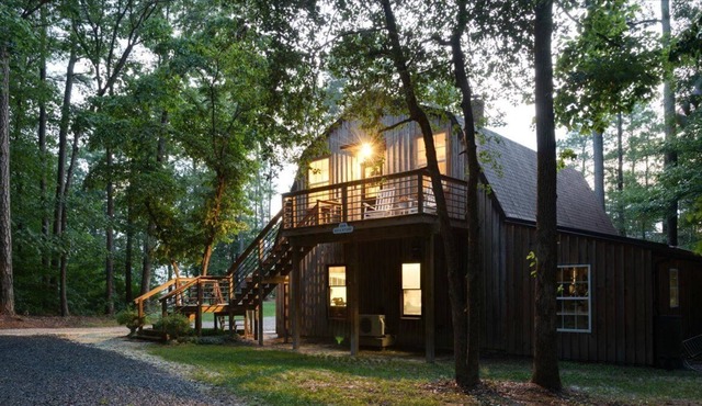 Waterfront Barn Loft with Modern Cabin Vibe