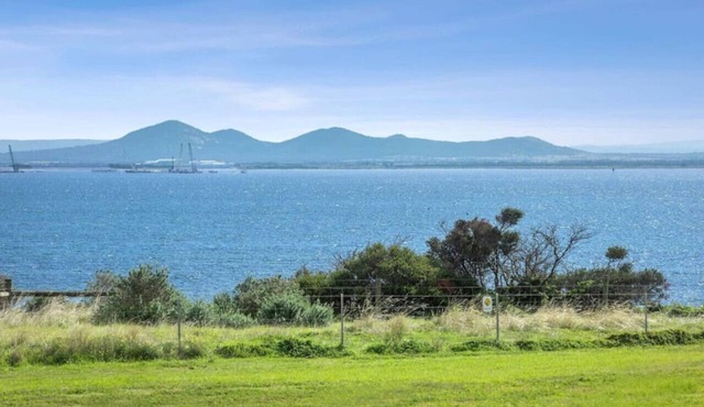 WATERFRONT - BAY VIEWS - Edgewater Springs