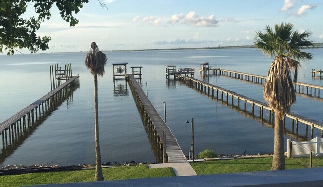 Waterfront Bay House with Elevator, 350' Lighted Fishing Pier with Boat Lift.