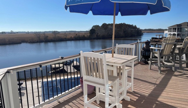 Waterfront Bay Views, Private Pool, 6 Bedroom, Pet-Friendly! Sleeps14