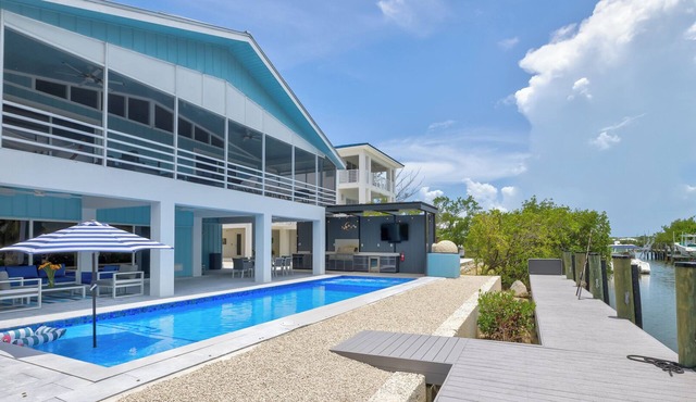 Waterfront bayside oasis w/dock, pool, outdoor kitchen, pizza oven & fun