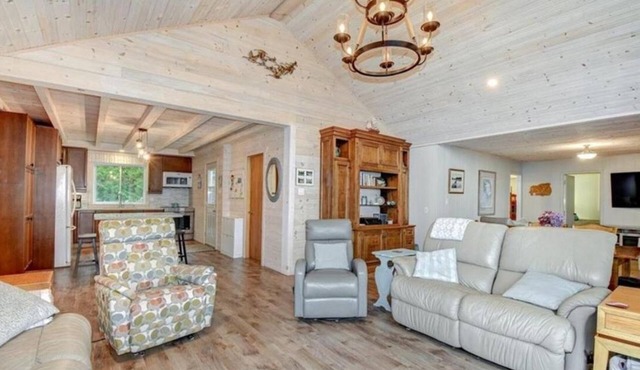 Waterfront Beach House on Sturgeon Lake
